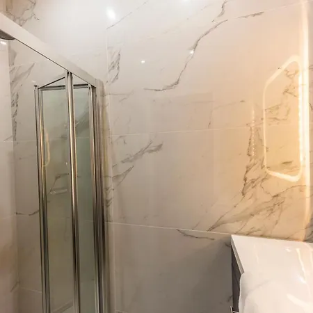 Daire Brand New Apartment- Bastille District *
