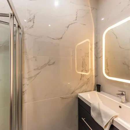 Daire Brand New Apartment- Bastille District